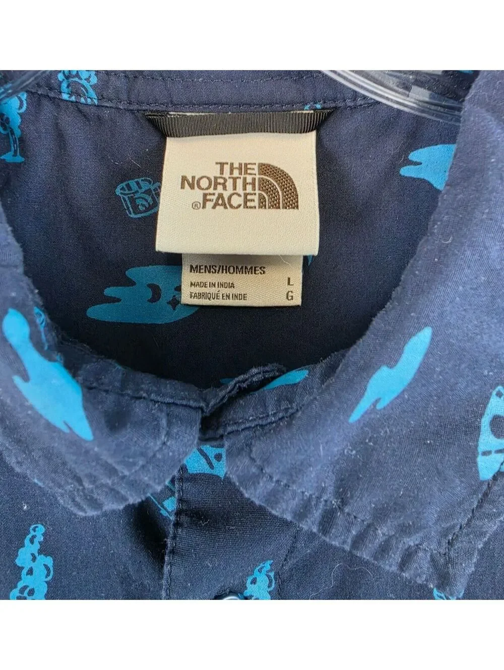 The North Face Men's Large Navy Blue Short Sleeve Button-Up Shirt with Light TeX